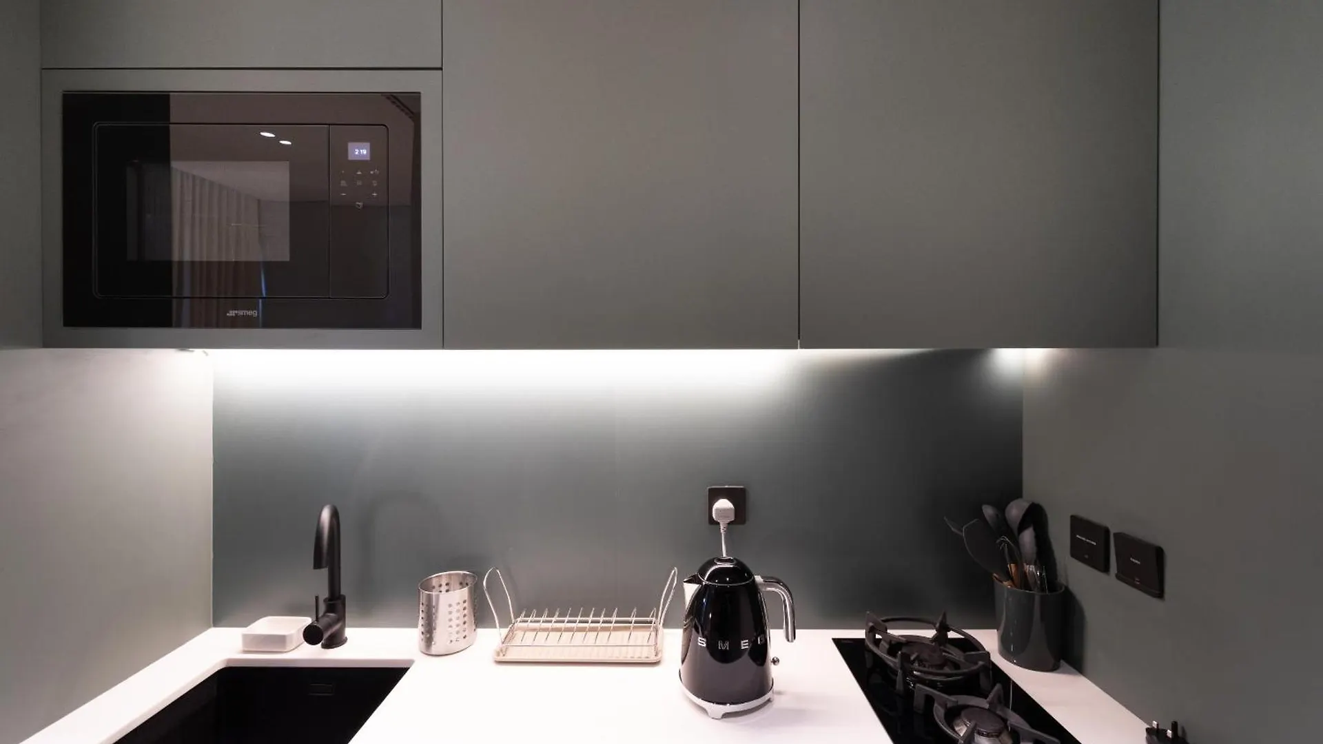 Modern Studio, Burj Views - Business Travelers Dubai United Arab Emirates