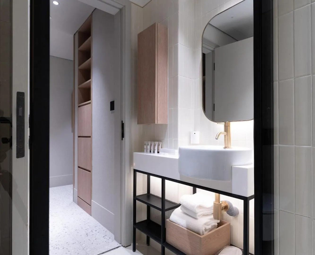 Modern Studio, Burj Views - Business Travelers Dubai